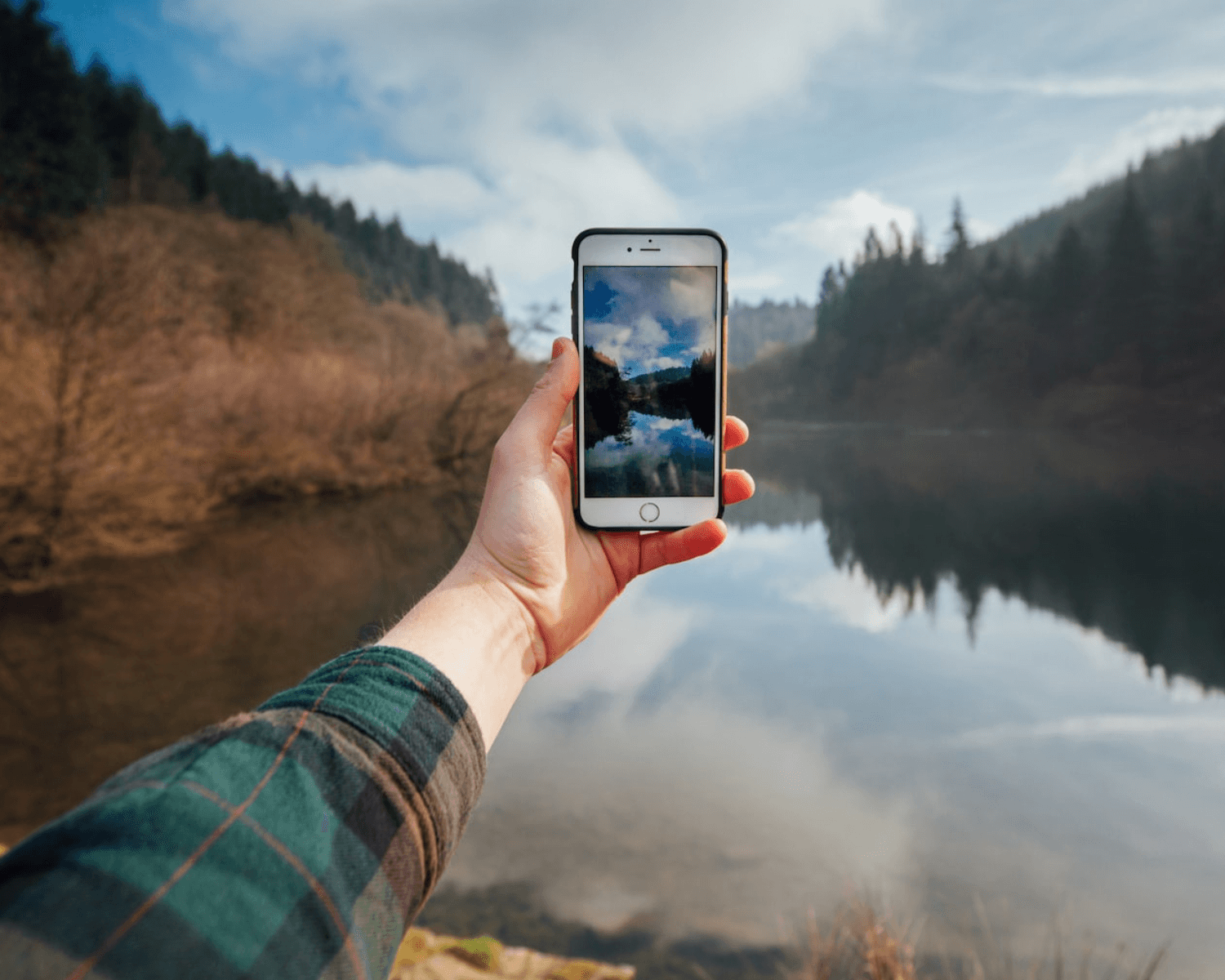6 Interesting Pros and Cons of Smartphones vs Cameras